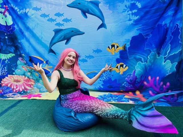 Mergulho na imaginação com cenário subaquático e oficina teatral! O encanto dos contos de fadas estimulando o vocabulário, foco e criatividade dos pequenos. 🧜‍♀️🌊✨